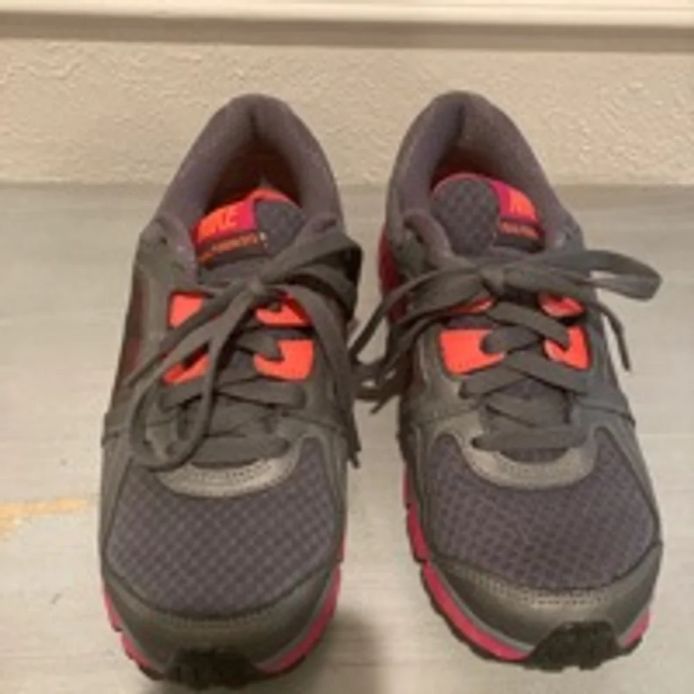 Nike Dual Fusion ST2 Size 8 - Picture 1 of 9